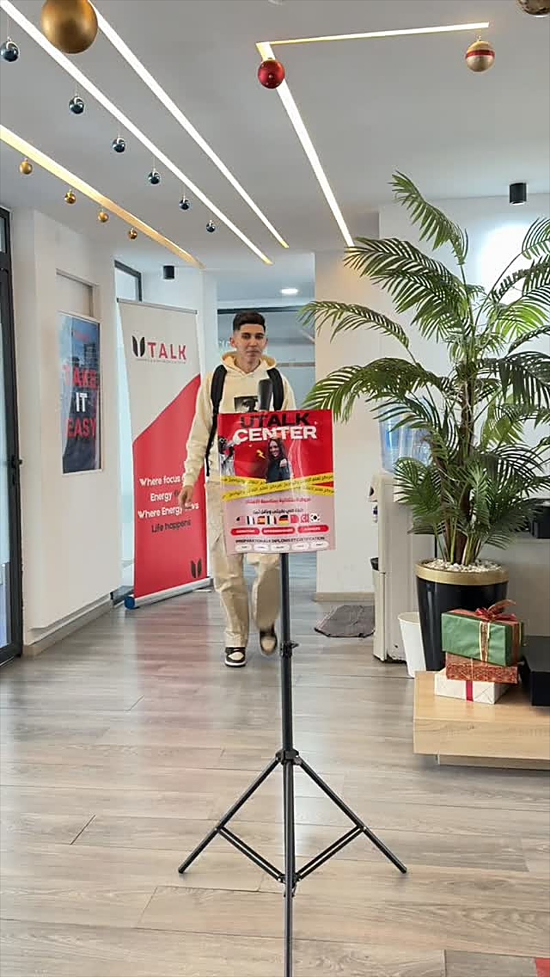 Le hall d’UTALK Center, avec les kakémonos UTALK